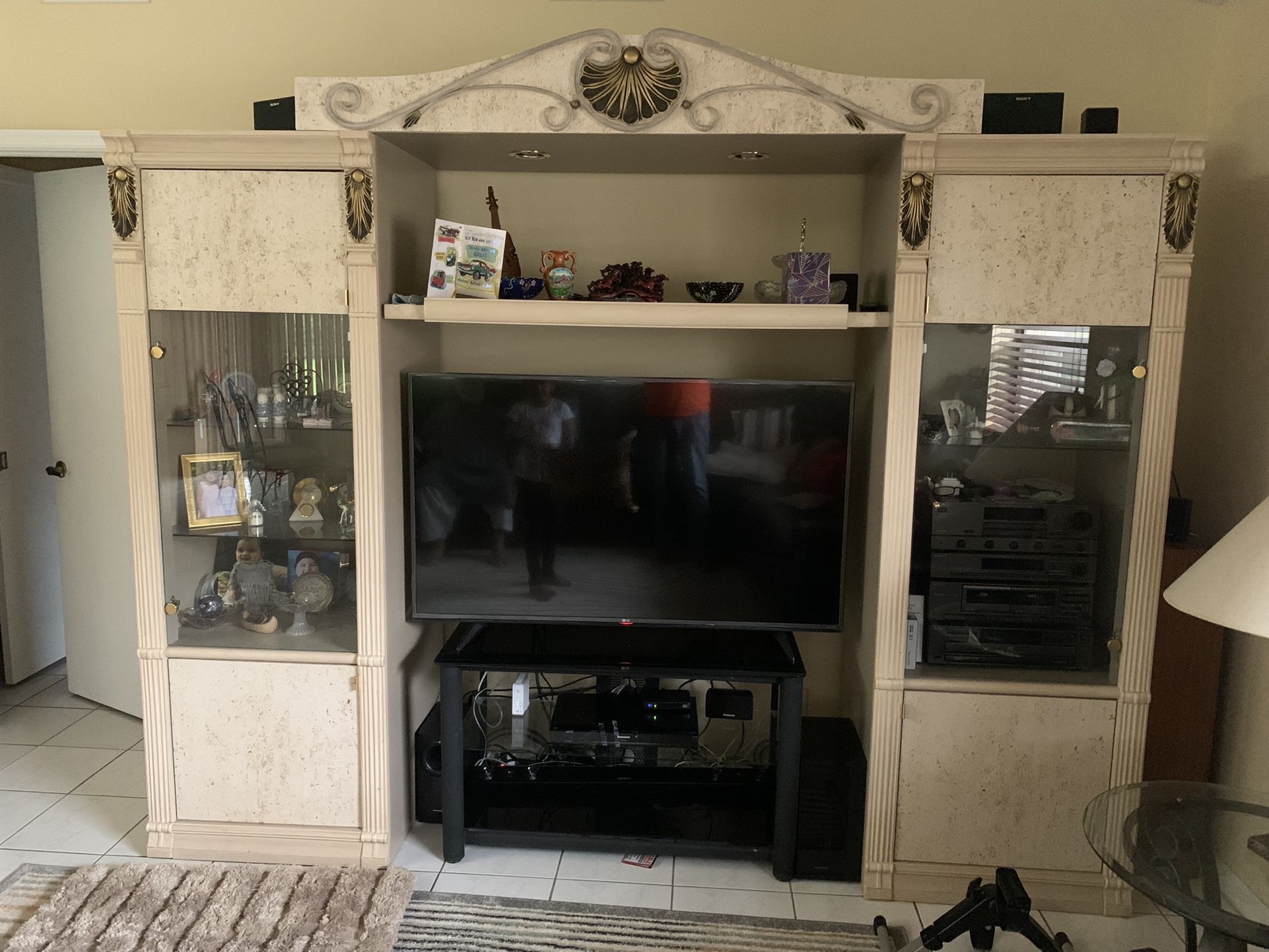 Adjustible Wall Unit