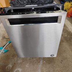 Kitchenaid Dishwasher  W/Stainless Steel Tub 24 inch.