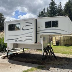 2006 Okanagan 10TC Camper. 