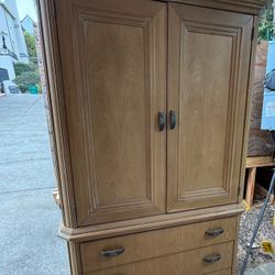Armoire/Media Center