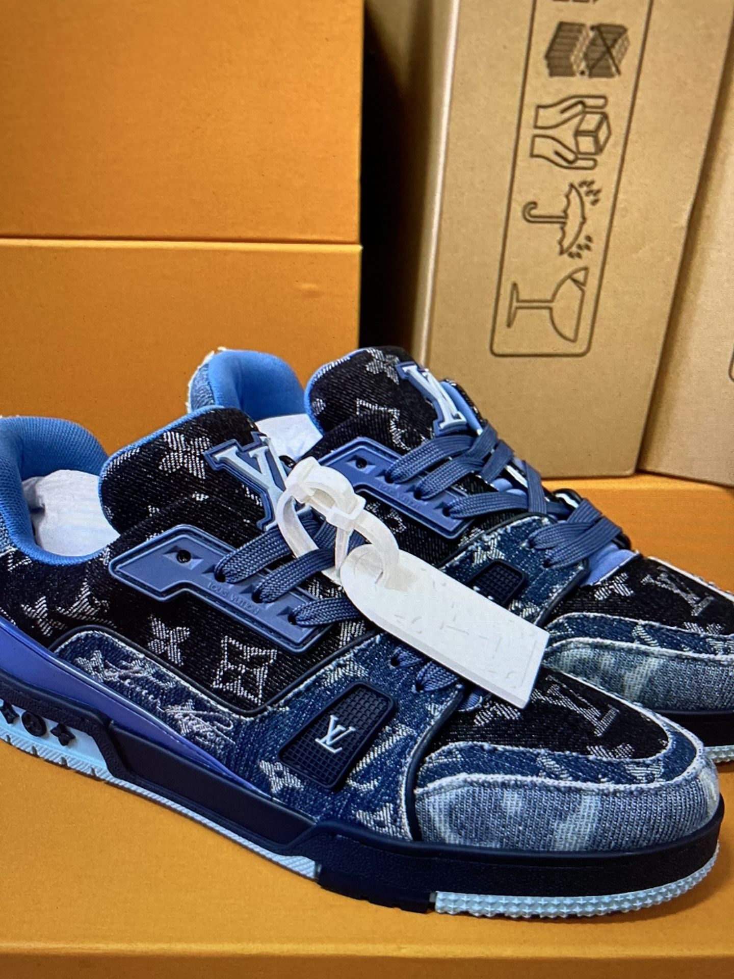 Versatile casual blue sneakers
