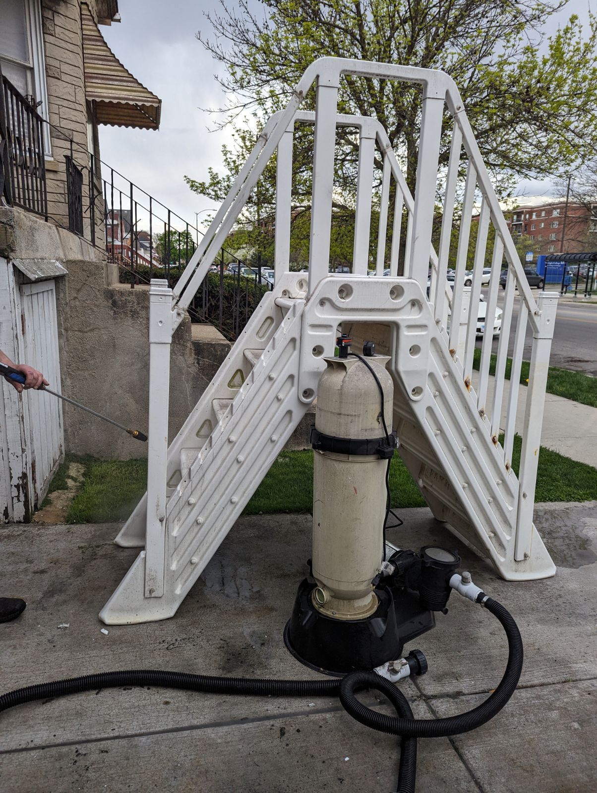 Filter And Stairs For 21 Foot Round Swimming Pool