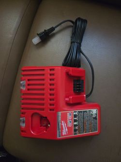 Milwaukee M12 & M18 dual charging station (Brand new )$40