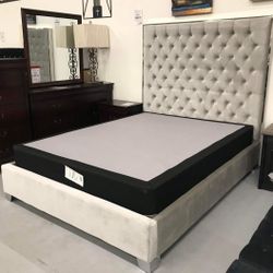 AP🎉 Silver gray , Very Stylish  Queen Bed// Fast Delivery - Financing 
