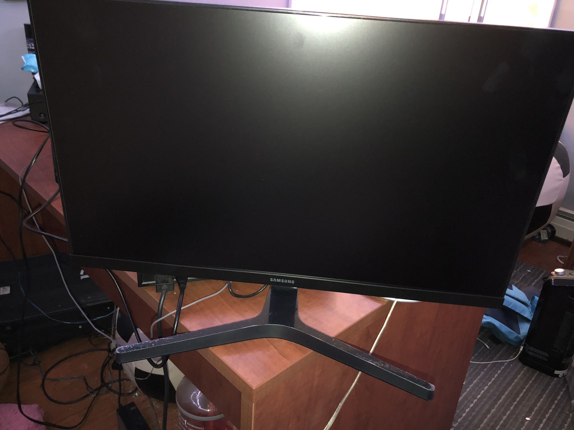 24 inch samsung monitor brand new plugged it in and found out it has no audio just screen need gone asap send offers