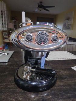ILLY COFFEE MAKER