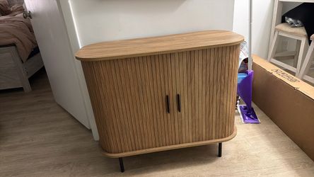Accent cabinet