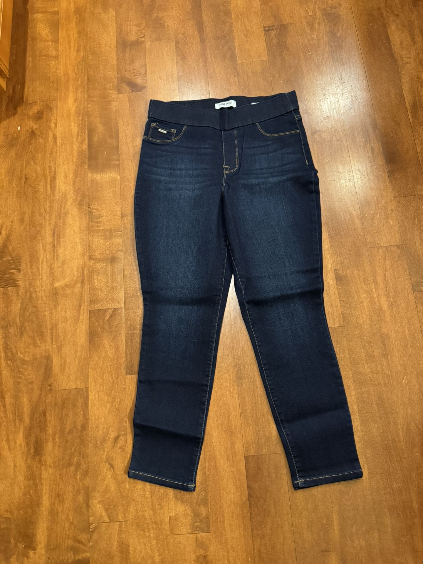 Womans New Nike West Pull On Skinny Crop Jeans Shipping Available