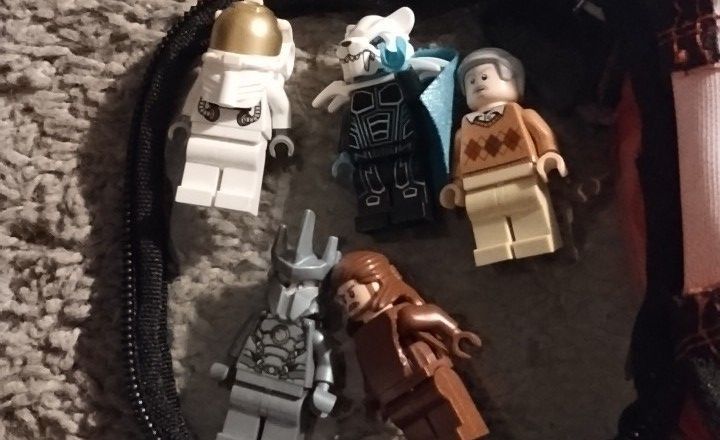 New Lego Build Sets ,And Lots Of Loose Lego Minifigures !! 