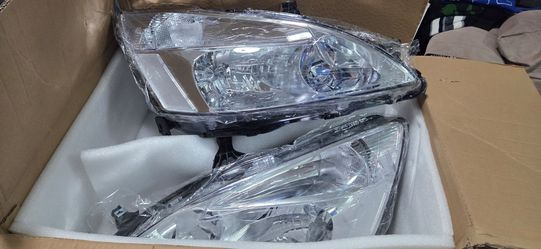Car Headlight Assembly Pair New in Box