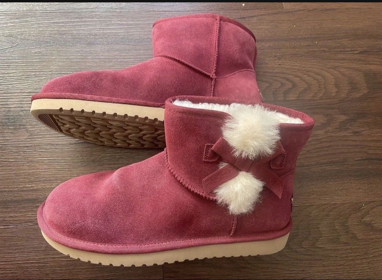 New Woman’s Boots UGG, Size 9us