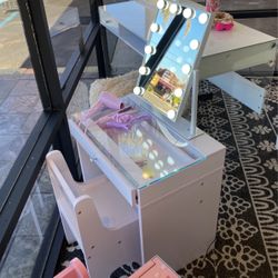 Little Girl Vanity!!💕