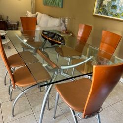 Dinning Table And Chairs 