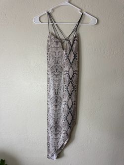 New VTG Q snake print dress with criss-cross straps, size M