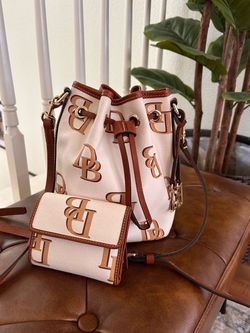 Beautiful vintage Dooney & Bourke