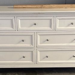 White Dresser Comes With Mirror