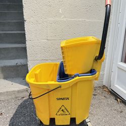 Rubbermaid Commercial Mop Bucket Combo w/ Sidepress Wringer & Soiled Water Insert, 35 qt 