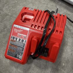 Milwaukee M18 Charger - New