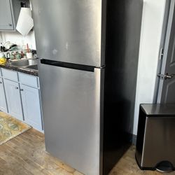 Vissani Modern Stainless Steel Refrigerator