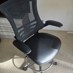 Black mesh leather office chair