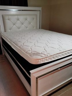 NEW QUEEN PILLOW TOP MATTRESS WITH BOX SPRING