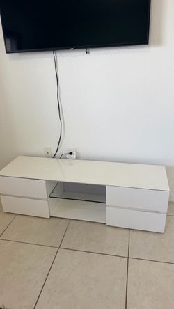 Mueble para TV blanco con 4 cajones / White TV Stand