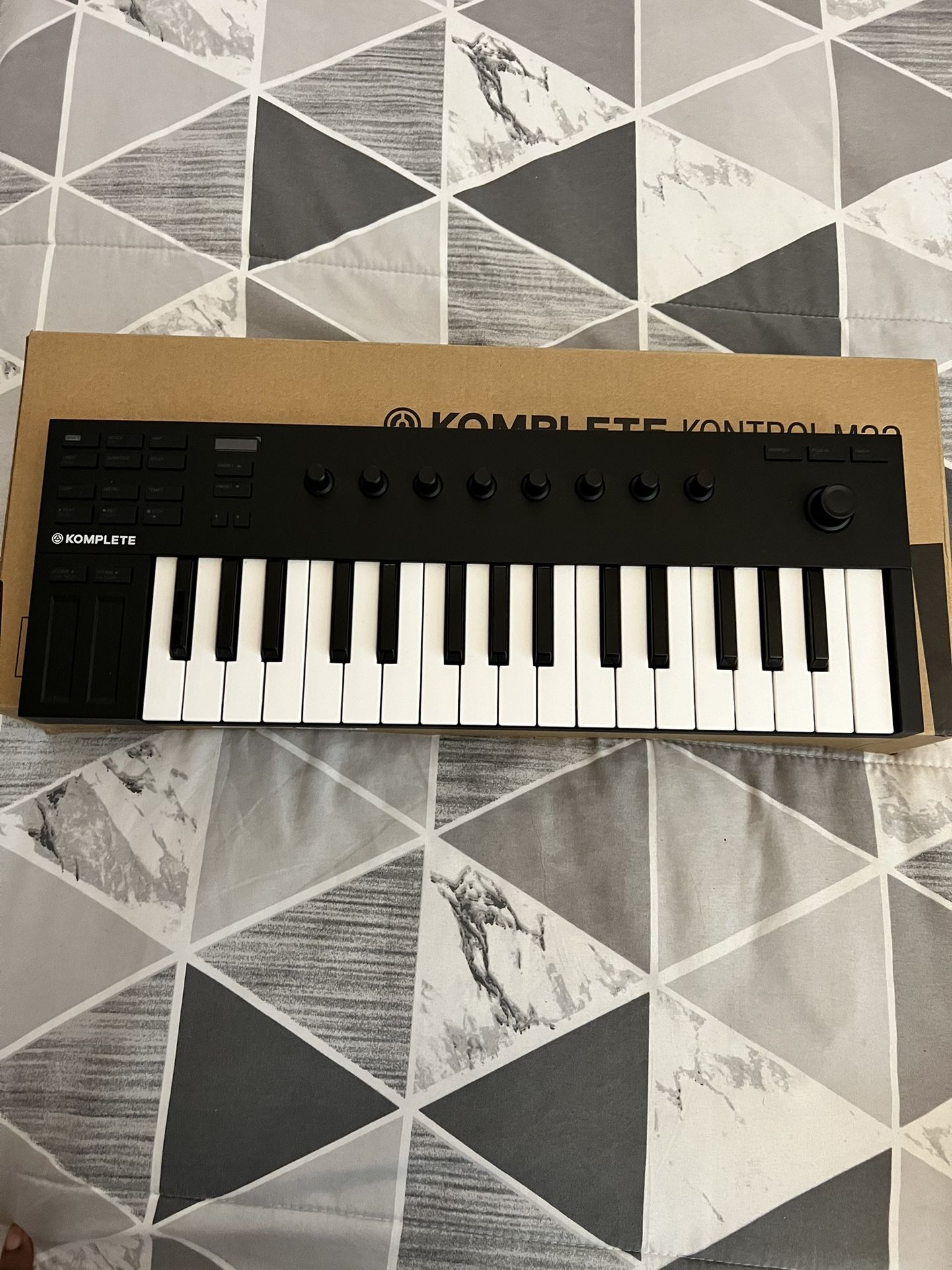 Native Instruments Complete Kontrol M32