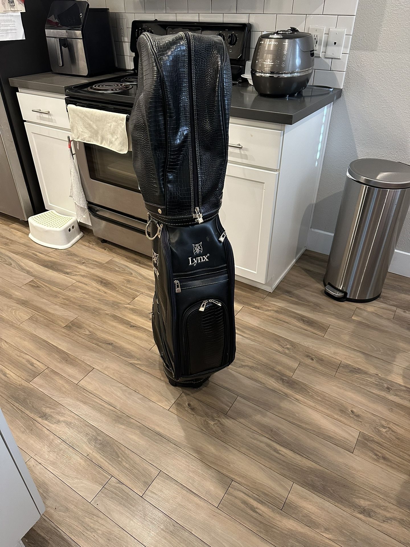 Lynx Professional Golf Bag