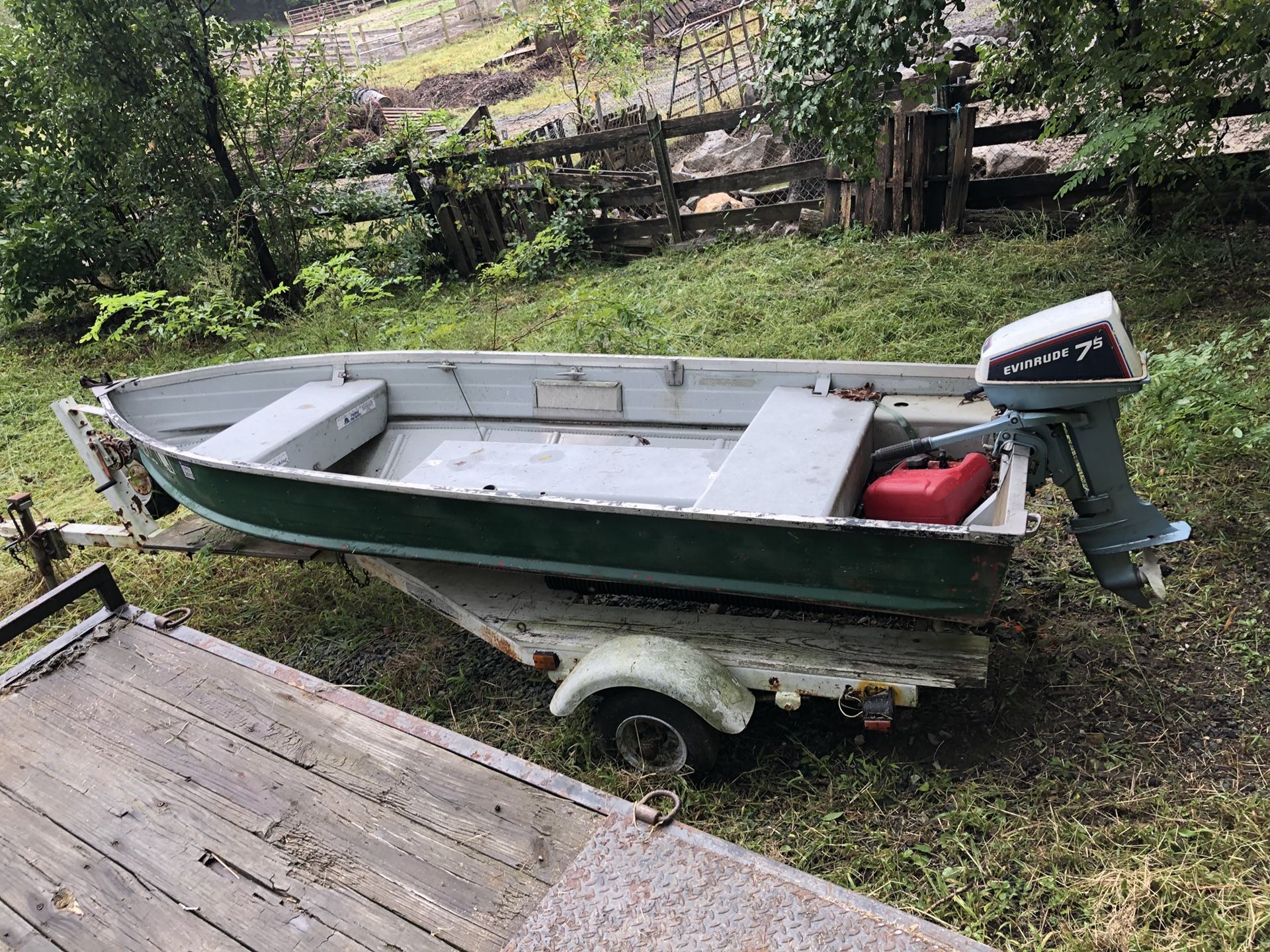 3 person boat runs good comes with trailer