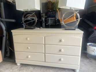 Dresser With Mirror