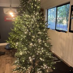 7ft LED Prelit Christmas tree - High Quality