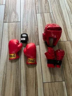 Boxing gloves