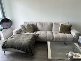 Sectional couch rooms to go