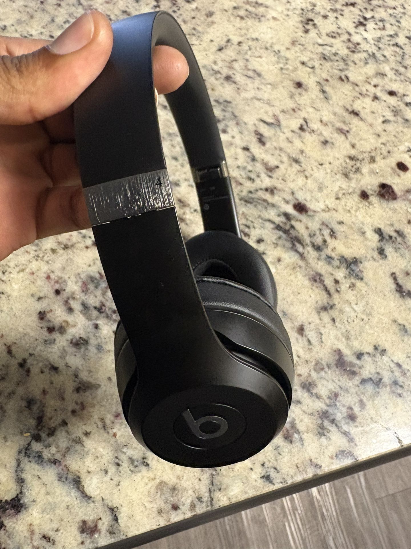 Beats Solo 4