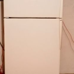 Amana Refrigerator 