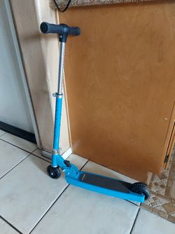 Kid Light Up Wheels And Handle Scooter