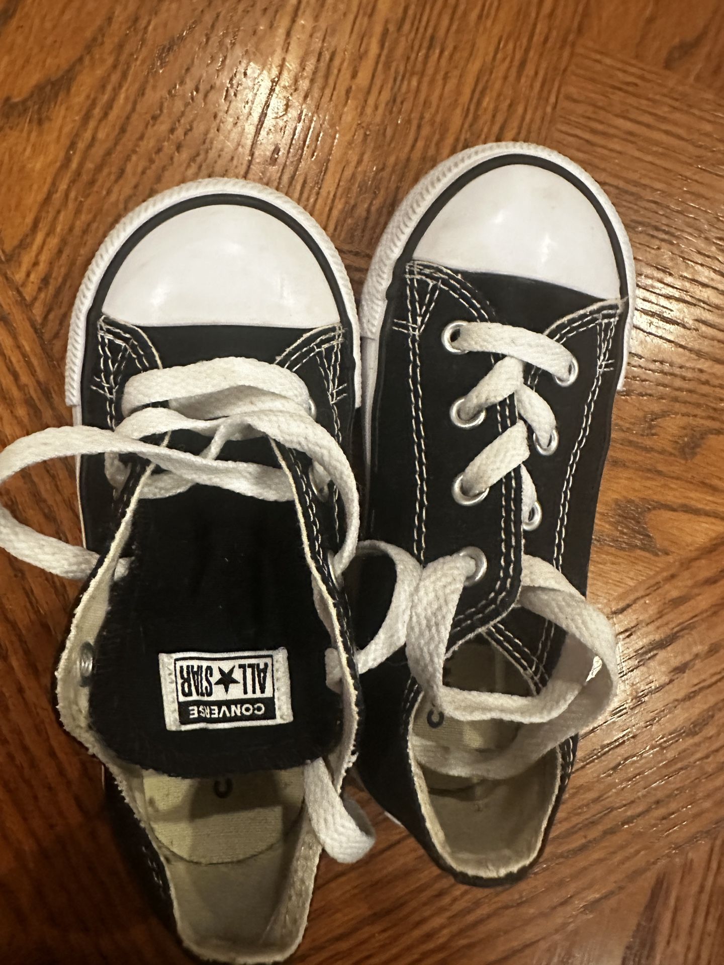 Youth Size 9 Converse