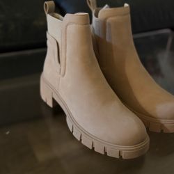 Chelsea Women Boots Size 8