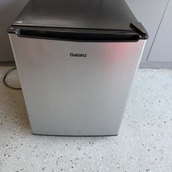 Mini Refrigerator 19x19x25