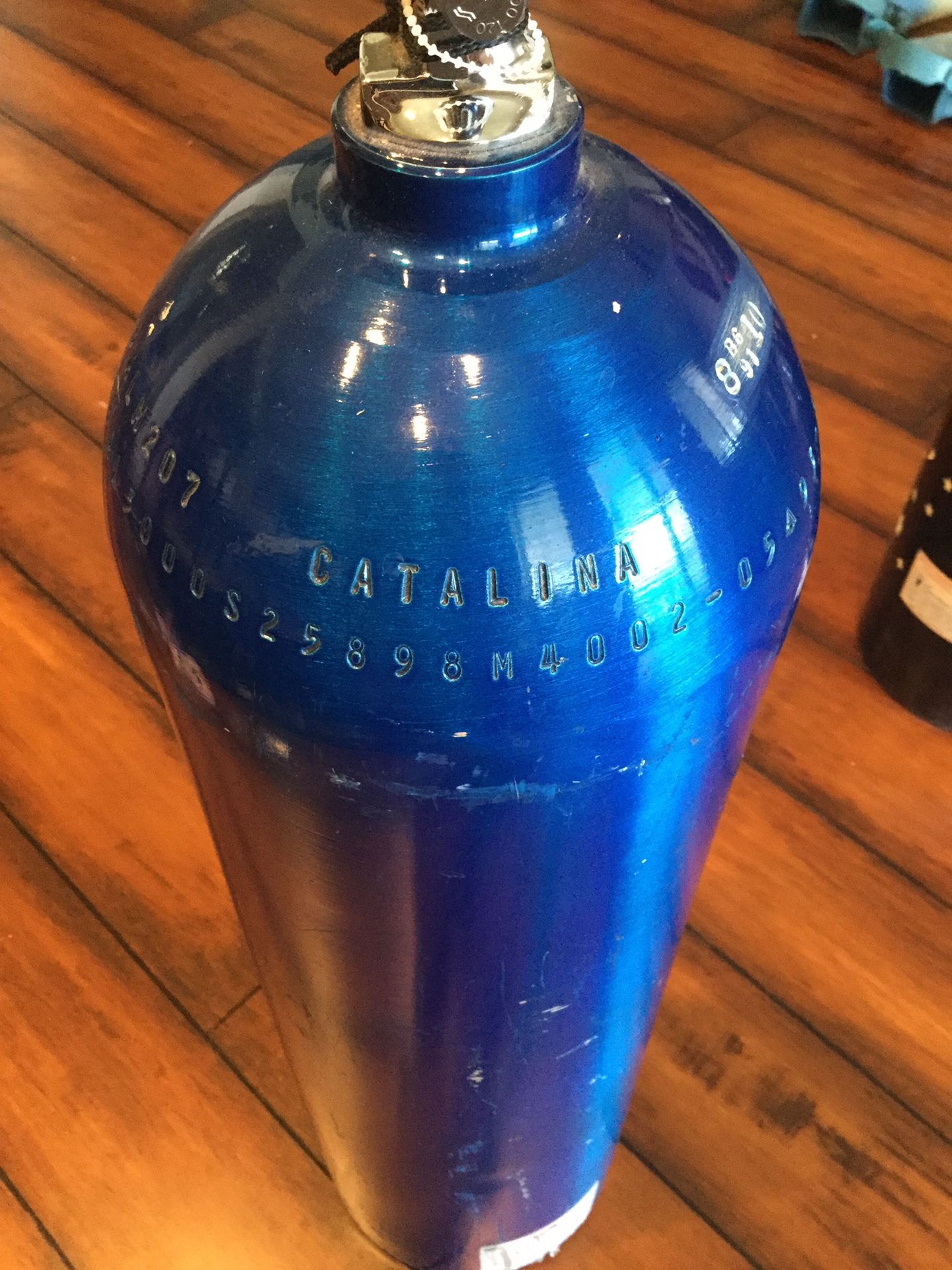 Aluminum Luxfer Scuba tank. High pressure. Sherwood air valve. Needs