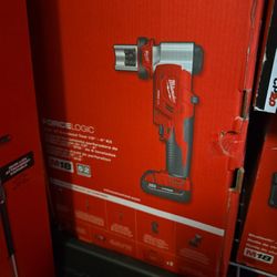 Milwaukee M18 Knockout Kit,6T, 1/2"-4" Punches & Dies, Battery, Charger And 2x Hardcases,New, Financing Available 