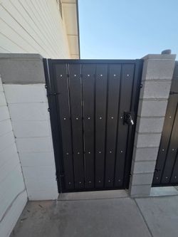 Rv gste and side gate