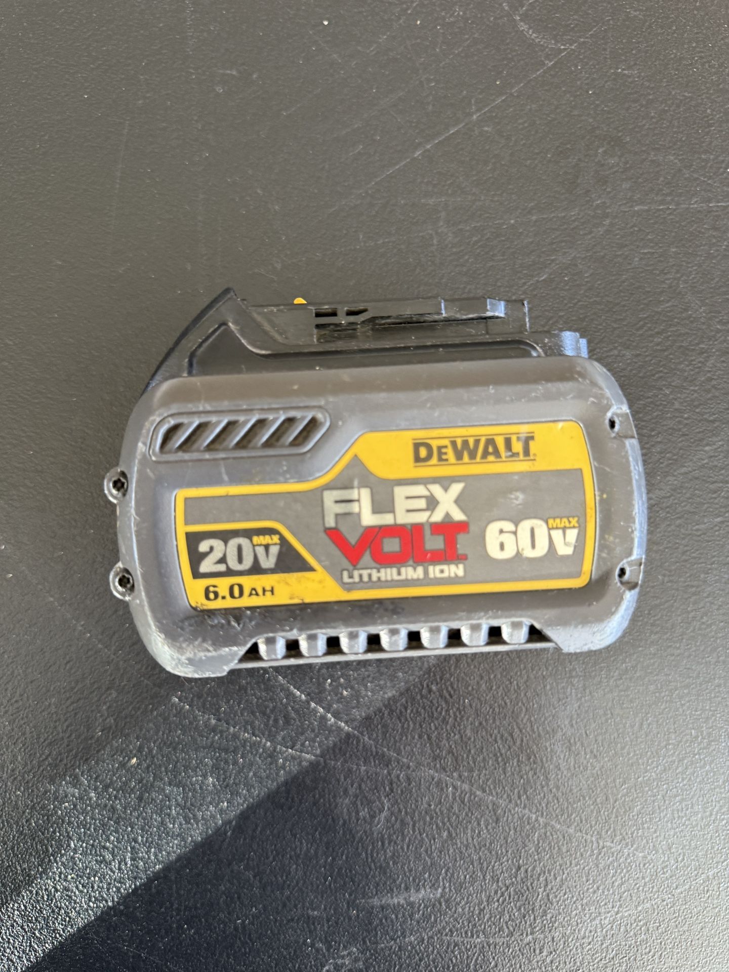 DEWALT FLEXVOLT 20VI6OV MAX Lithium lon Battery, 6.0-Ah (DCB606)