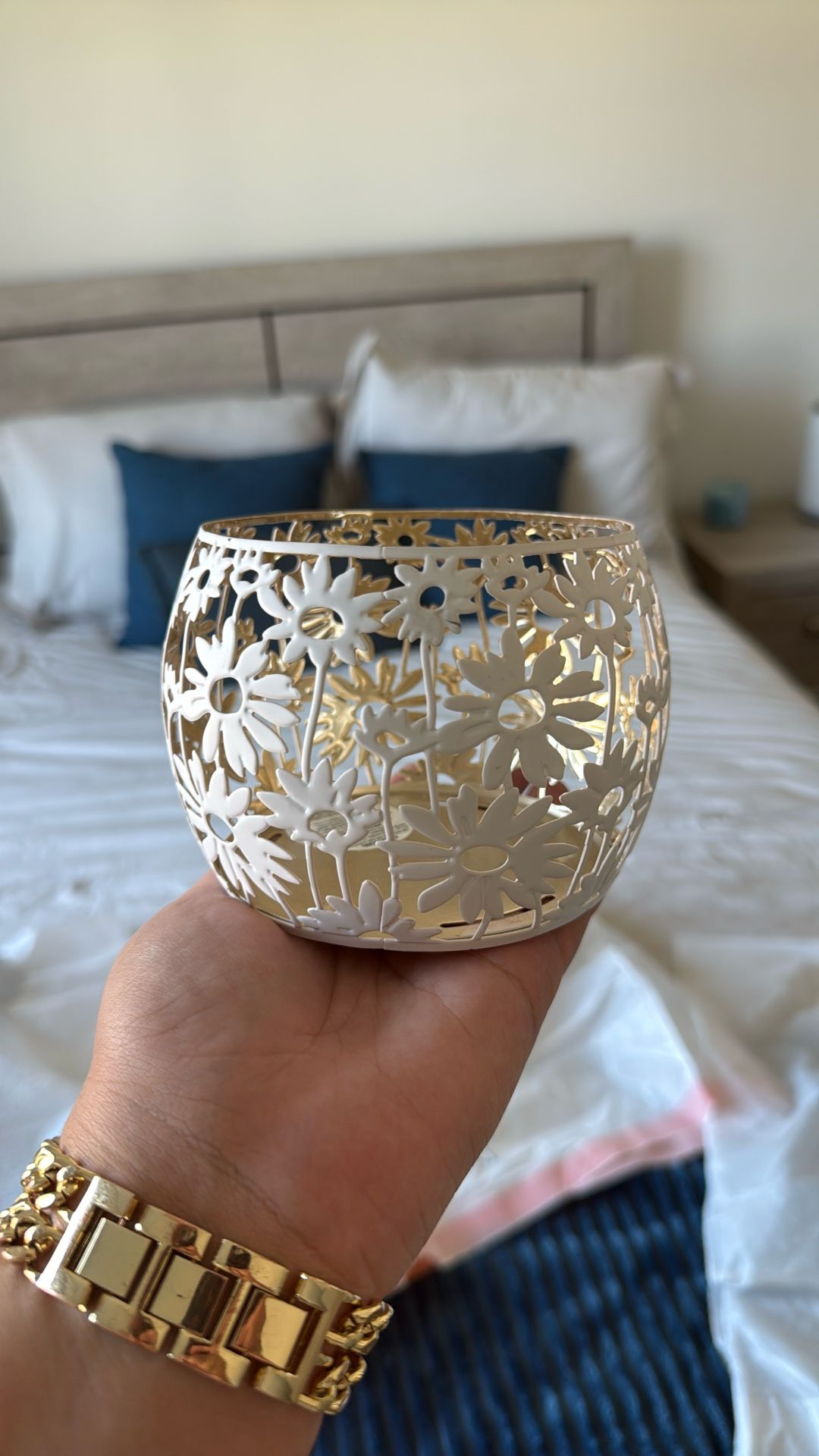 Candle holder