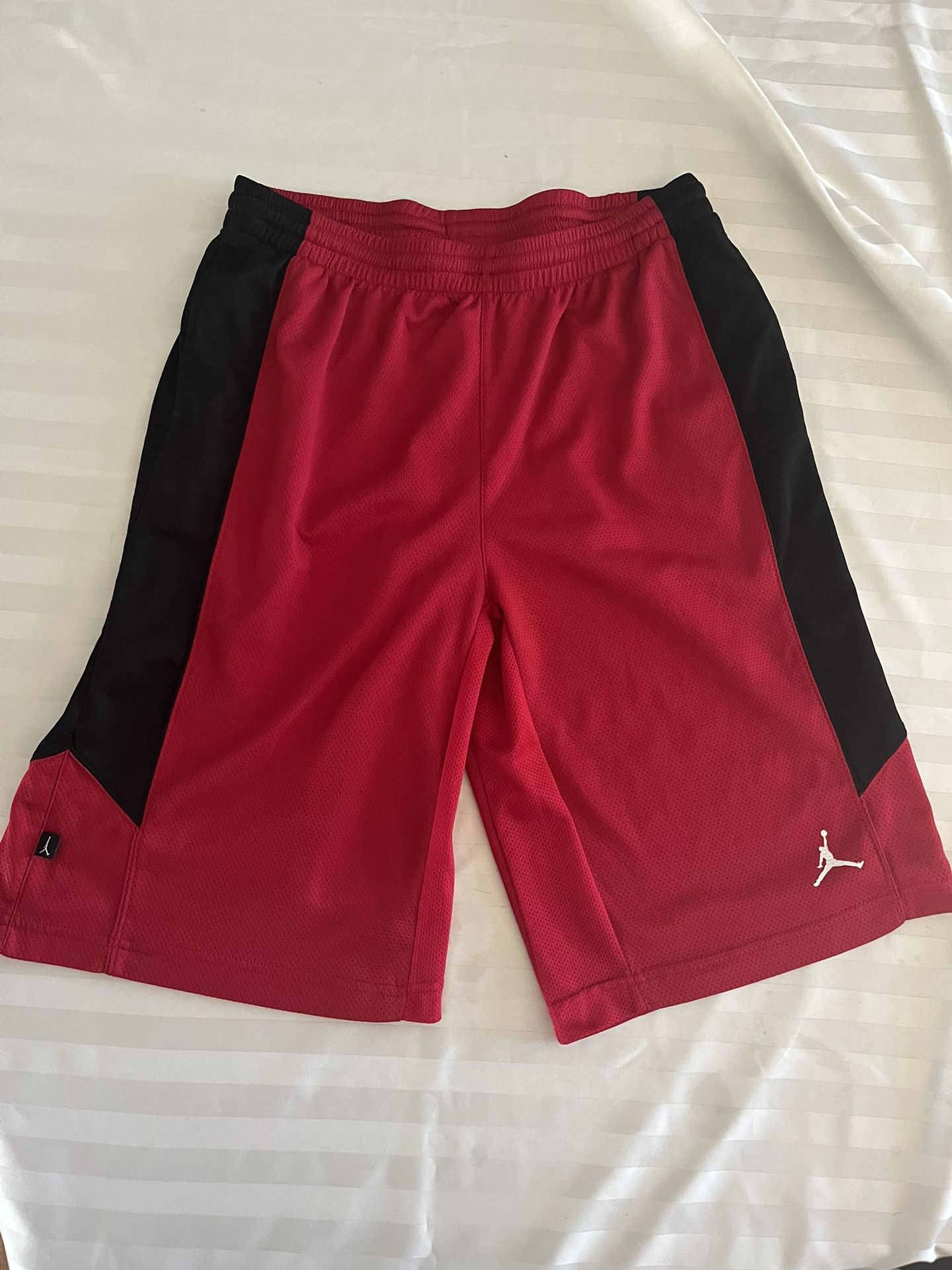 Nike Jordan Dri-FIT Sport Youth XL (13-15 Year Old)Mesh Shorts in Gym Red and Black