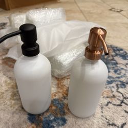 New Soap Dispenser 7 Pieces  Each :3$