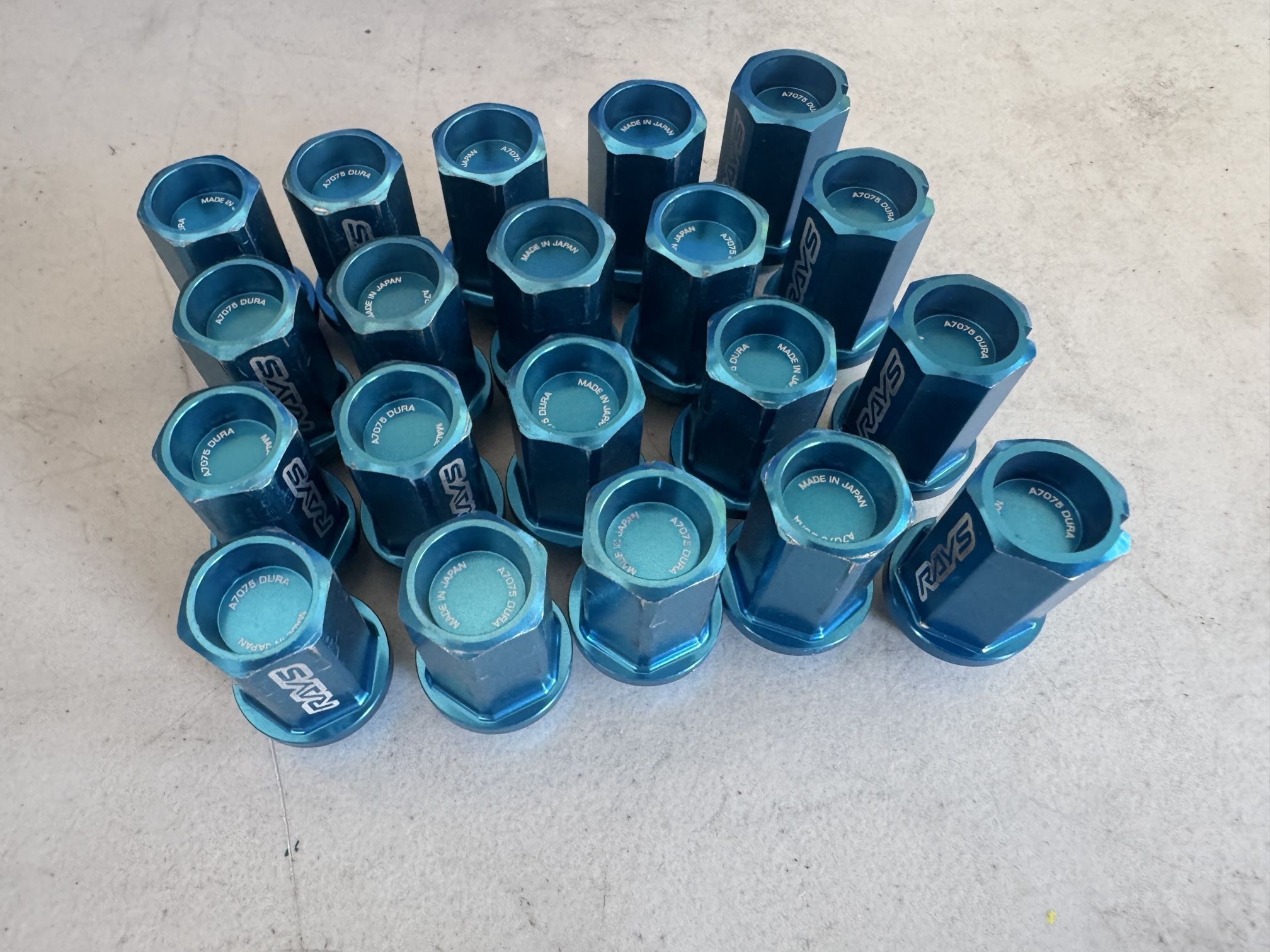 Genuine Rays Dura-Nut L42 Lug Nuts & Locks – Blue Finish