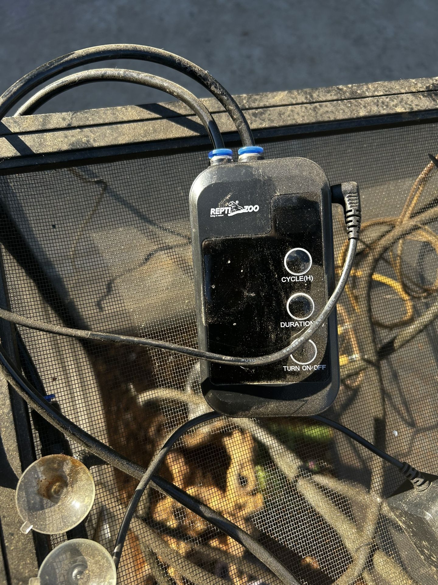 Chameleon Cage (with Misters)