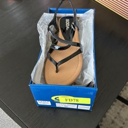 Women’s Shoes Flats 5 1/2 New Soda Brand