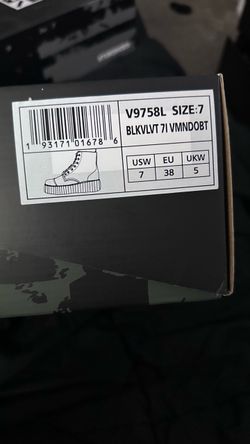 Tuk wear shoes